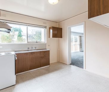 Stylish Ground Floor Apartment in Tranquil Cul-De-Sac Setting - Photo 2