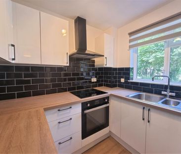 Hawkswell Walk, Woking, Surrey, GU21 - Photo 3