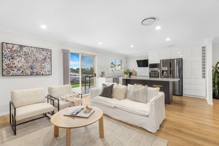 8 Harcourt Parade, Macquarie Hills NSW 2285 - House For Rent | Domain - Photo 3