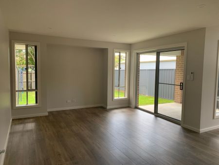 Modern duplex in Lake Munmorah - Photo 3