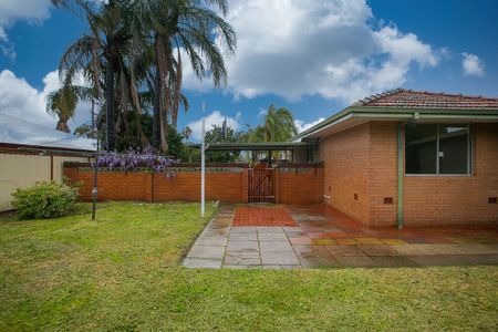 Classic Family Home In Langford! - Photo 4