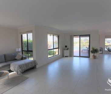 Waterfront house for rent - Photo 2