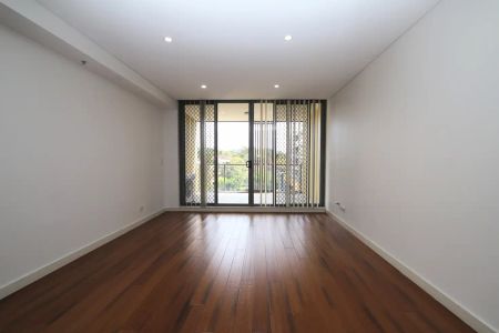 “Modern 2 Bedroom, 2 Bathroom Apartment in the Heart of Bankstown” - Photo 3