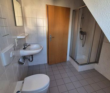 Hier ist Ihre/Deine erste kleine Wohnung im Dachgeschoss - Photo 2