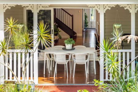 BEAUTIFUL CHARACTER HOME IN DESIREABLE LOCATION - Photo 3