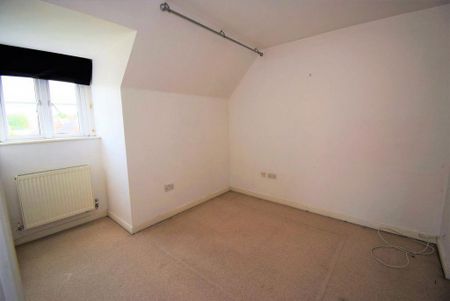 4 bedroom semi-detached house to rent - Photo 2