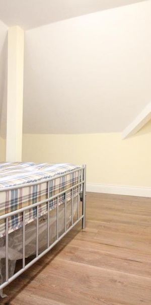 Bridge Road, Hounslow - Photo 1