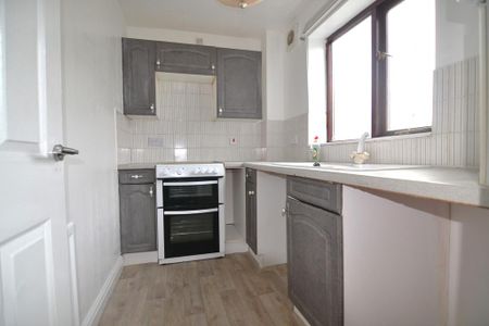 2 bedroom terraced house to rent - Photo 4