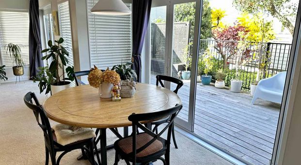 Refreshed, contemporary and superbly positione... - Photo 1