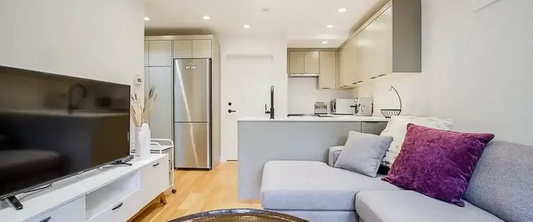 Lovely, bright, fully furnished, new (built 2017), 1-bedroom legal bas (Kitsilano) | 00 West 13th Avenue, Vancouver - Photo 1