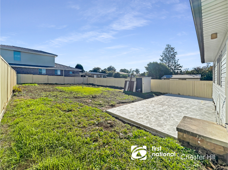 Spacious 4-Bedroom Family Home with Large Backyard - Photo 5