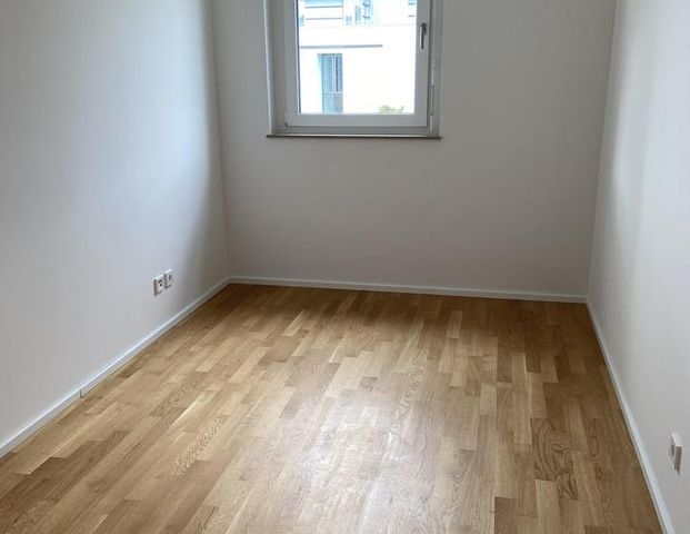 Jetzt zugreifen: Wunderschöne 4-Zimmer-Traumwohnung mit Einbauküche und Balkon - Photo 1