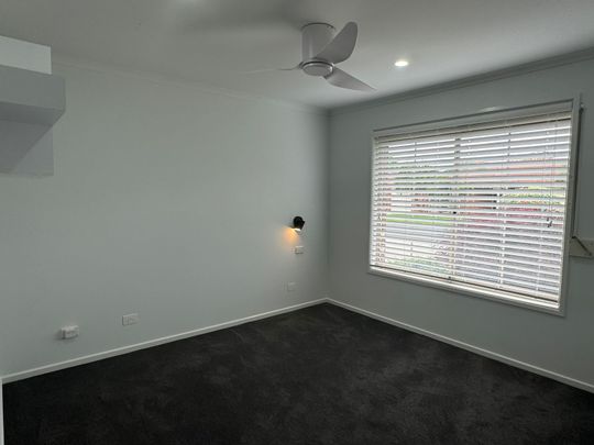 LUXURY CBD TOWNHOUSE THAT MAKES A STATEMENT ON A 412 SQM CORNER BLOCK - Photo 1