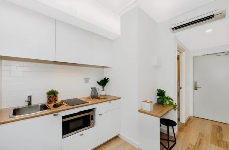 Signature Studio Apartment - Queen Bed - Photo 5