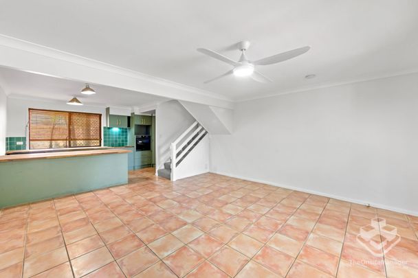 Modern townhouse available in Mudgeeraba soon - Photo 1