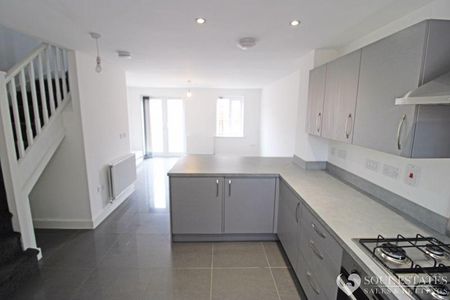 2 bedroom semi-detached house to rent - Photo 5