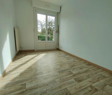 Plain pied comprenant 3 chambres, bureau, jardin, garage 2V - Photo 2