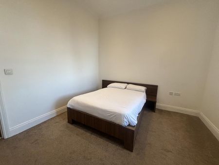 3 bedroom apartment to rent - Photo 2