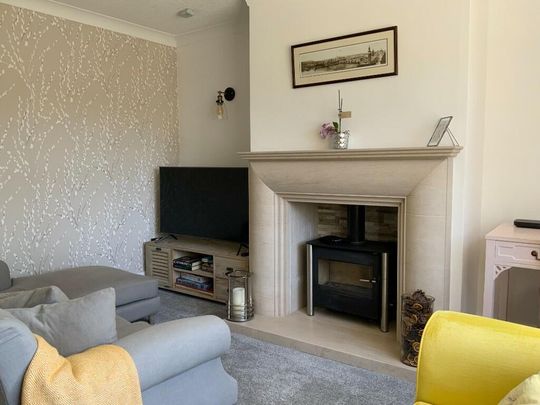 3 bedroom semi-detached house to rent - Photo 1