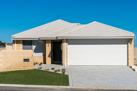 4 Mast Close, Dudley Park WA 6210 - House For Rent | Domain - Photo 2