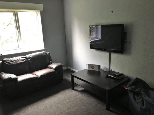 4 bedroom flat to rent - Photo 1