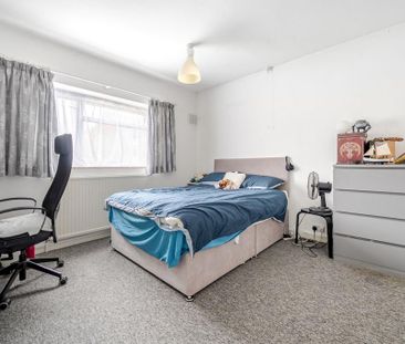 4 bedroom semi-detached house to rent - Photo 4