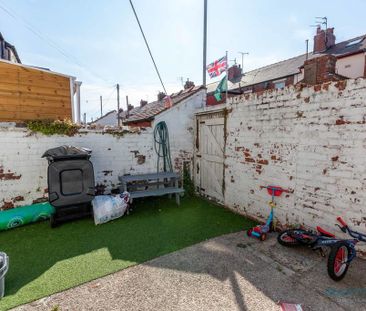 2 bedroom terraced house to rent - Photo 4