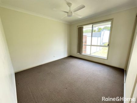 Beautiful Three Bedroom Home - Photo 4