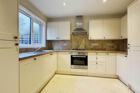 2 bedroom terraced house to rent - Photo 2