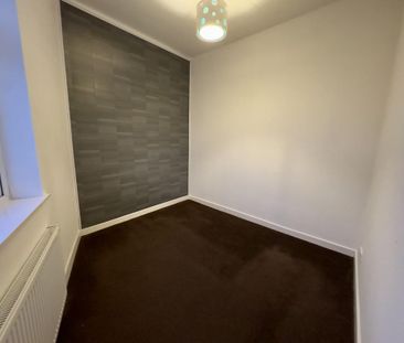 2 bedroom end of terrace house to rent - Photo 5