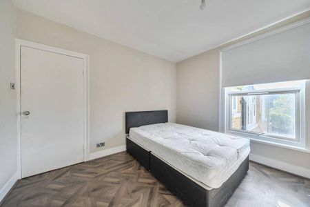 4 bedroom end of terrace house to rent - Photo 2