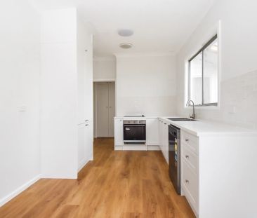 Charming Perry Oval Home - Photo 3