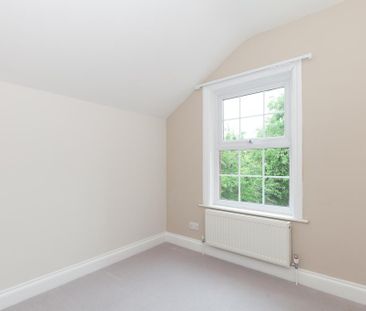 4 bedroom terraced house to rent - Photo 5