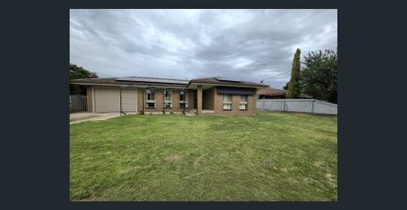 Three bedroom home in ideal Shepparton location! - Photo 4