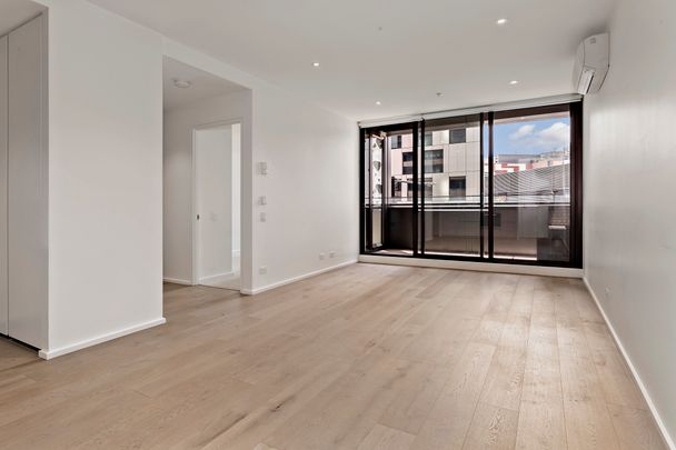One Bedroom Apartment in 883 Collins - UNFURNISHED - Photo 1