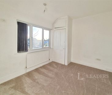 3 bedroom house to rent Springfield Park Road, Chelmsford, Essex, CM2 - Photo 4