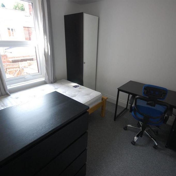5 bedroom terraced house to rent - Photo 1