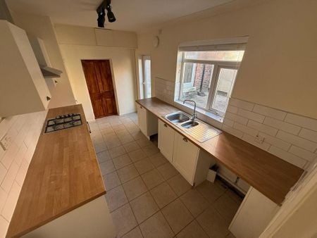 2 bedroom flat to rent - Photo 4