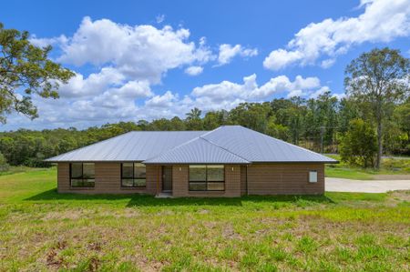 Beautiful Home with a Beautiful Outlook&excl; - Photo 5