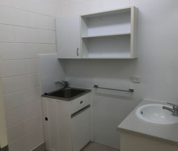Tidy Unit in Convenient Spot! - Photo 5