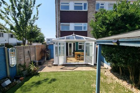 Ash Close, GOSPORT - Photo 3