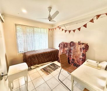 Charming 3-Bedroom Home with Pool - Walk to Tewantin Township! - Photo 5