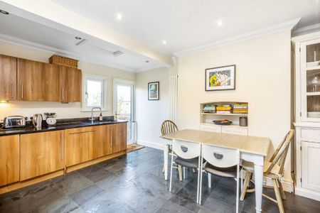 3 bedroom maisonette to rent - Photo 3