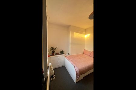 7 Bed Detached House, Estcourt Terrace, LS6 - Photo 3