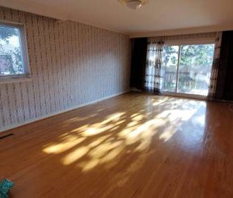 House for Rent - SUPER LOCATION - 5 mins to Sheppard West SUBWAY - Photo 1