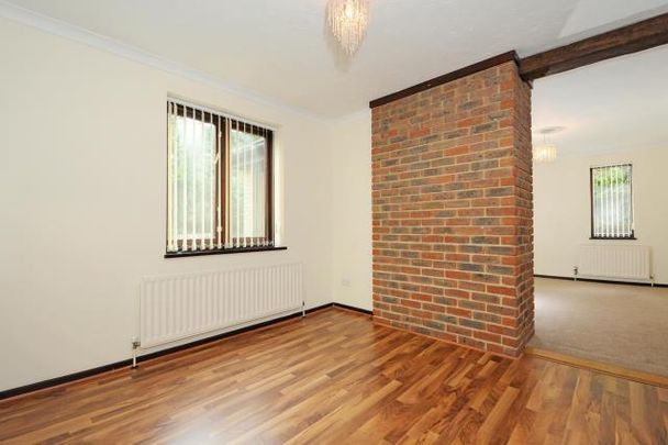 5 bedroom detached house to rent - Photo 1