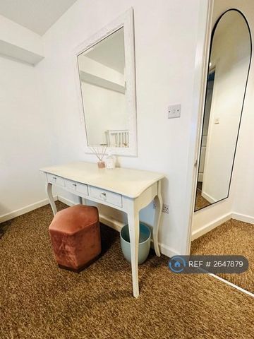 2 bedroom end of terrace house to rent - Photo 4