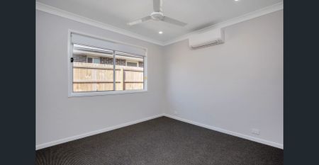 MODERN 3 BEDROOM HOME IN THE HEART OF PIMPAMA - Photo 2