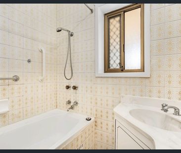 Lovely 2 Bedroom Home - Photo 4