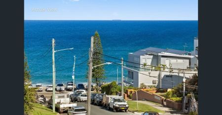 Elegant and Airy Coastal Retreat Steps from Maroubra Beach - Photo 4